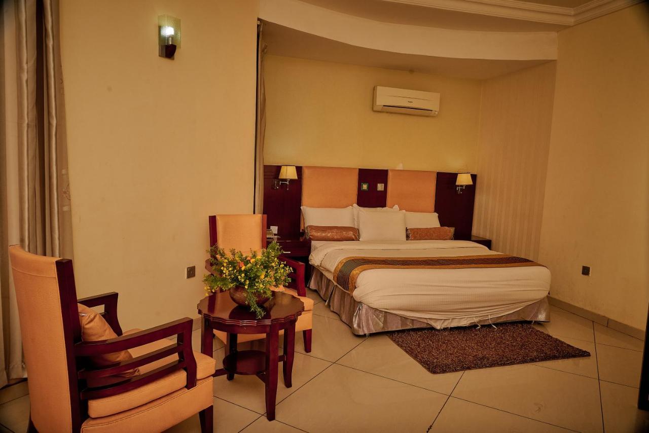 Barcelona Hotels, Abuja Mobushipe Exterior foto