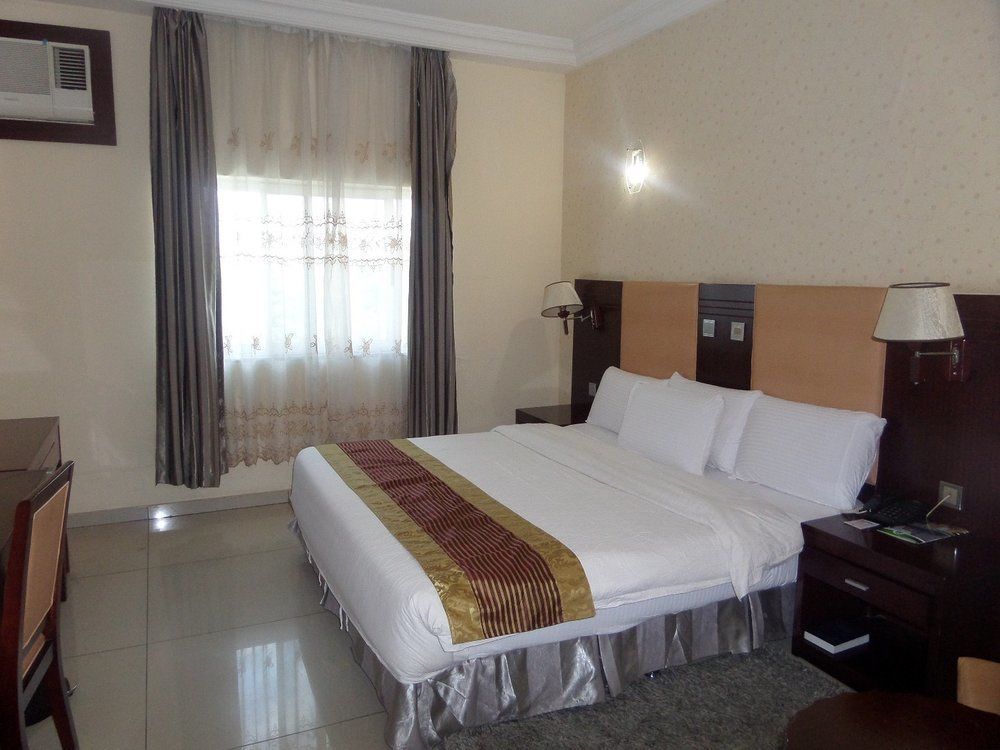 Barcelona Hotels, Abuja Mobushipe Exterior foto